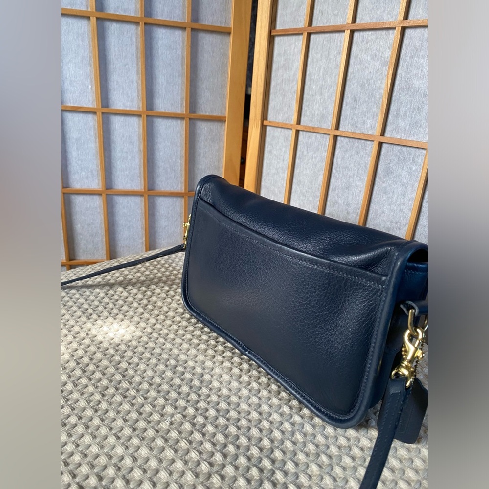 Coach Leather Purse / Navy
Leather Bag / Coach Pocket... - Picture 7 of 16